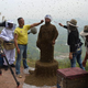 Illustration for article titled Covering Yourself with 460,000 Bees Looks Terrifying